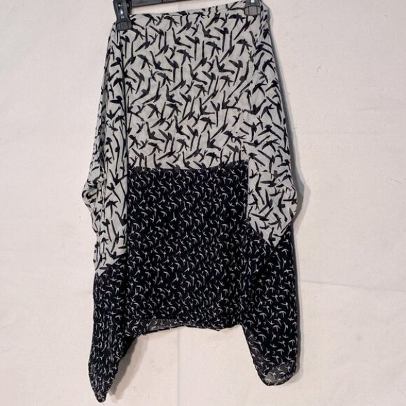 5/$25 Black White Bird Print Infinity Scarf - Picture 7 of 8